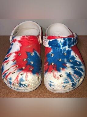 Crocs Kids Classic Tie-Dye Graphic Clog Blue / Red / White J5